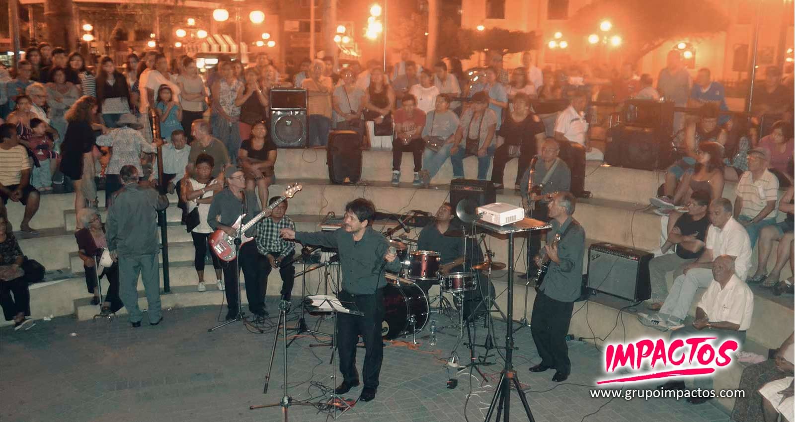Jaime Pereda & Grupo IMPACTOS en la Plaza de Armas de Surco